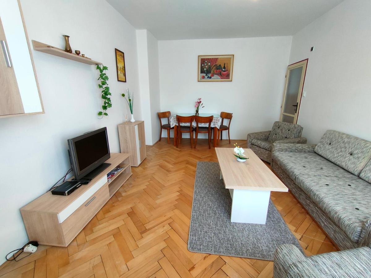 2-Iz. Byt V Tichej Lokalite S Bezplatnym Parkovanim Liptovský Hrádok Exterior foto