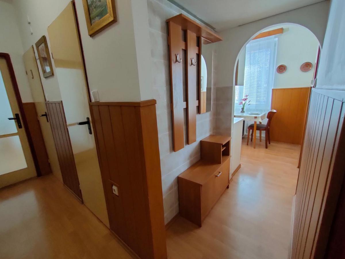 2-Iz. Byt V Tichej Lokalite S Bezplatnym Parkovanim Liptovský Hrádok Exterior foto