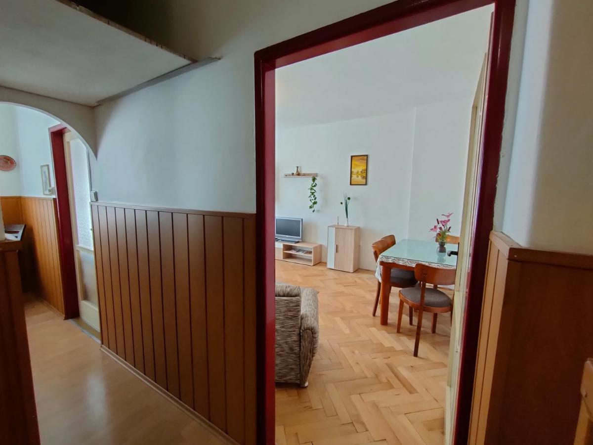 2-Iz. Byt V Tichej Lokalite S Bezplatnym Parkovanim Liptovský Hrádok Exterior foto